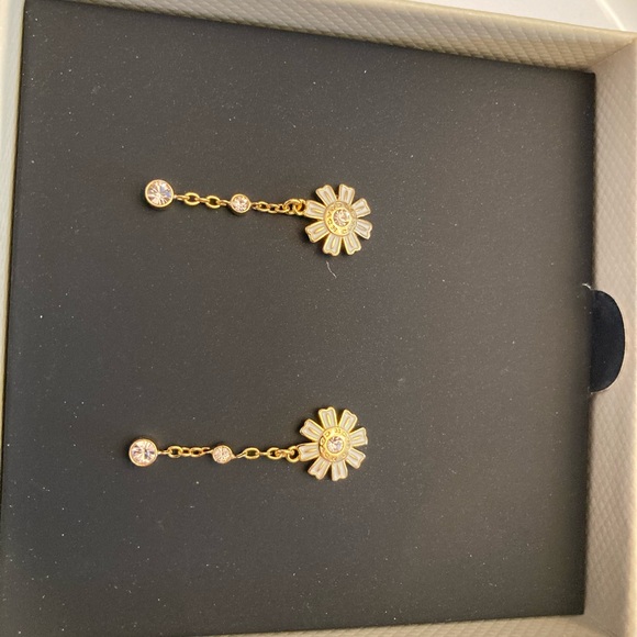 Coach Daisy Drop Earrings - Picture 4 of 9